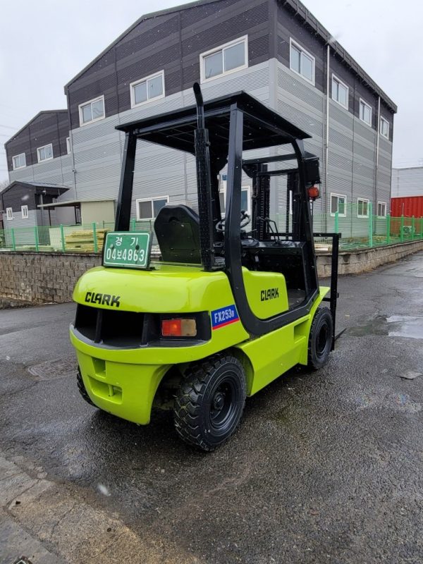 Clark FX 2.5 ton used forklift