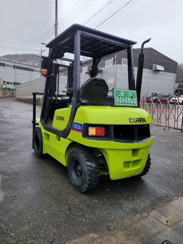 Clark FX 2.5 ton used forklift