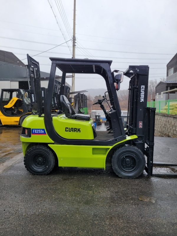 Clark FX 2.5 ton used forklift