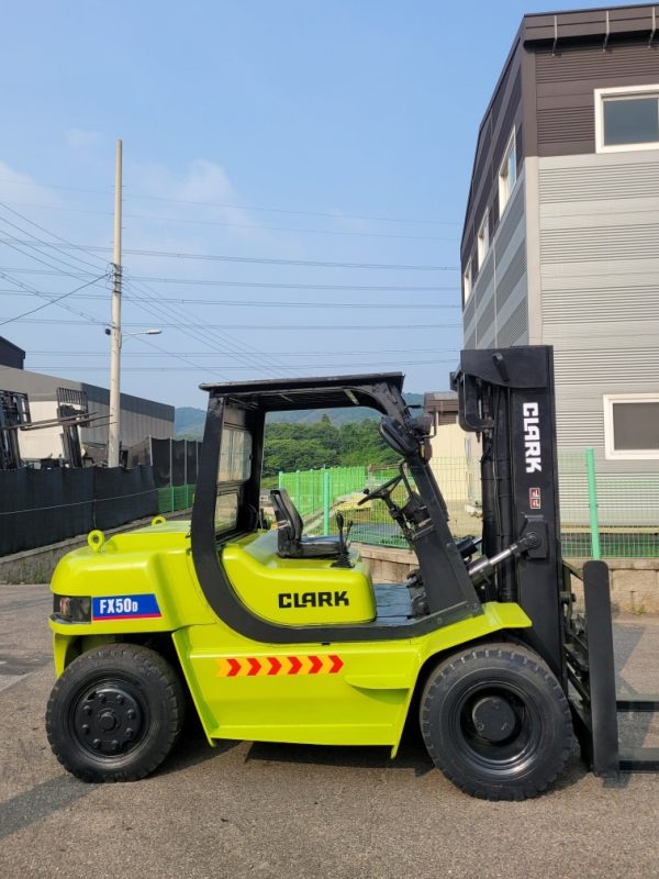 Clark FX5-ton used forklift - Image 10