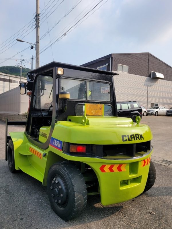 Clark FX5-ton used forklift - Image 4