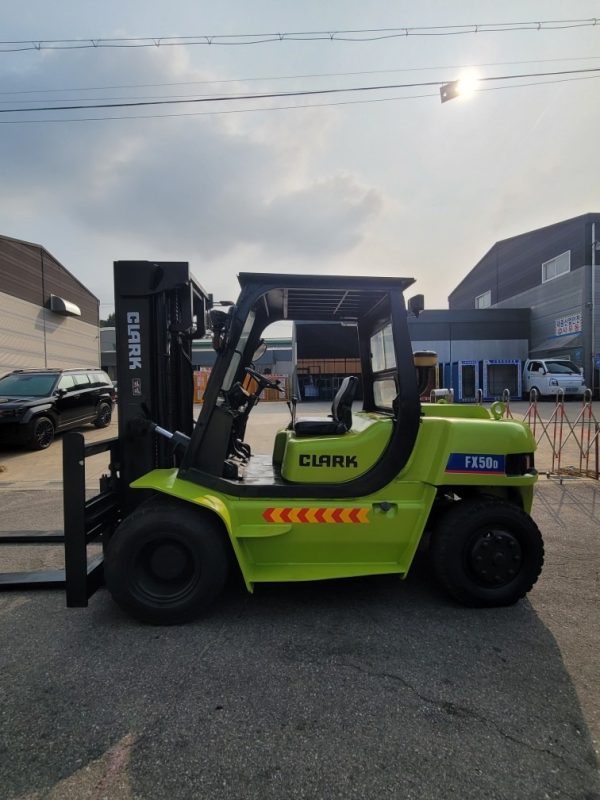 Clark FX5-ton used forklift - Image 7