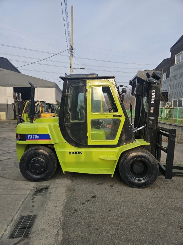Clark Forklift Year 2003 - Image 5