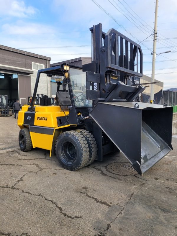 Doosan FD4-ton hinged forklift