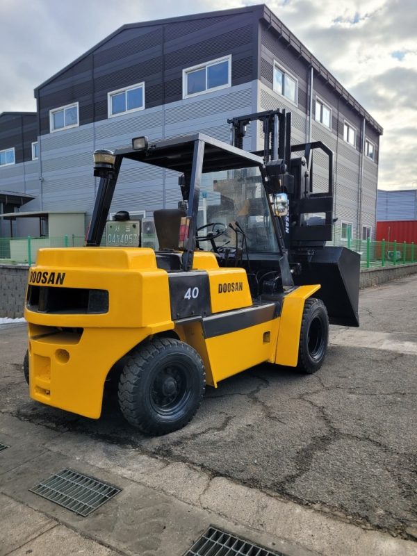 Doosan FD4-ton hinged forklift - Image 10