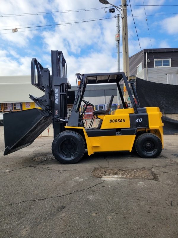 Doosan FD4-ton hinged forklift - Image 6