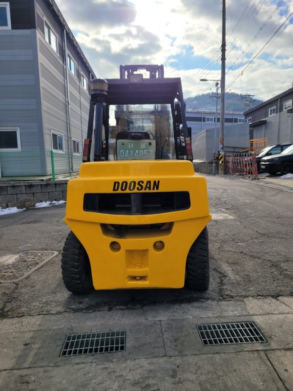 Doosan FD4-ton hinged forklift - Image 7