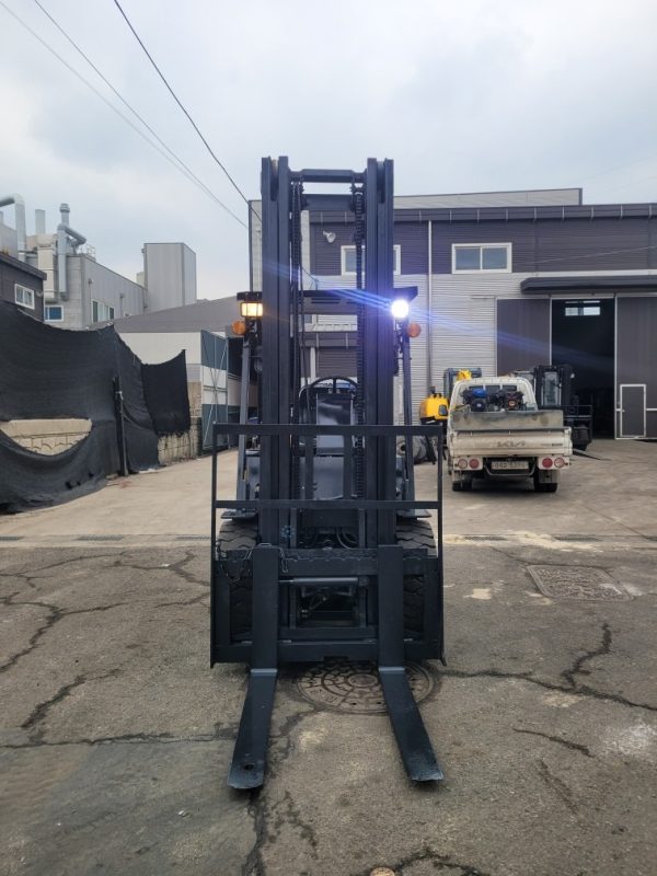 Doosan LD30S-2 used forklift - Image 2