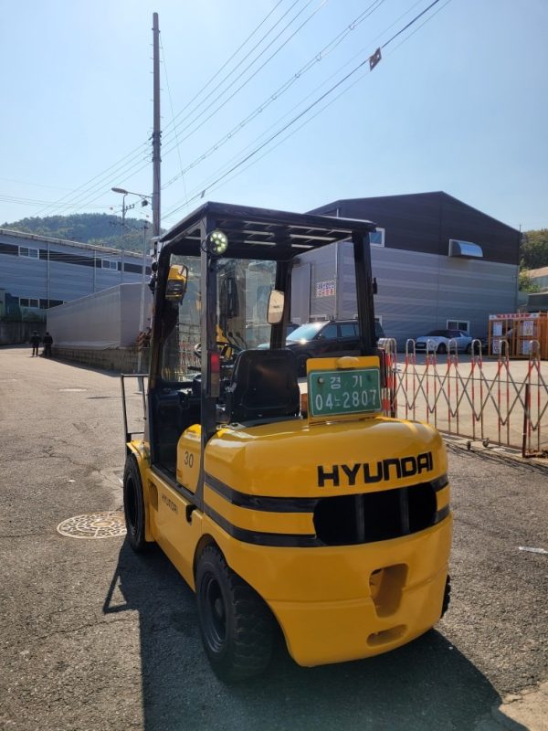 Hyundai HDF 3-ton used forklift - Image 6