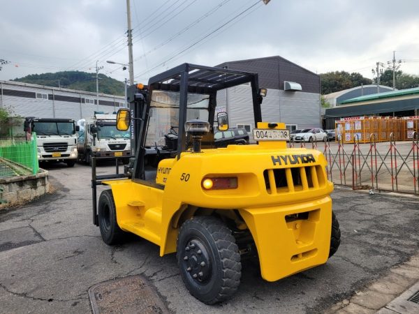 Hyundai HDF 5-ton used forklift - Image 4