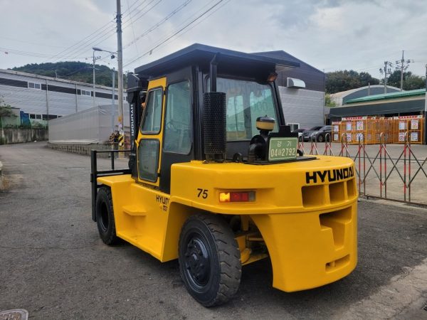 Hyundai HR7.5 ton used forklift - Image 5
