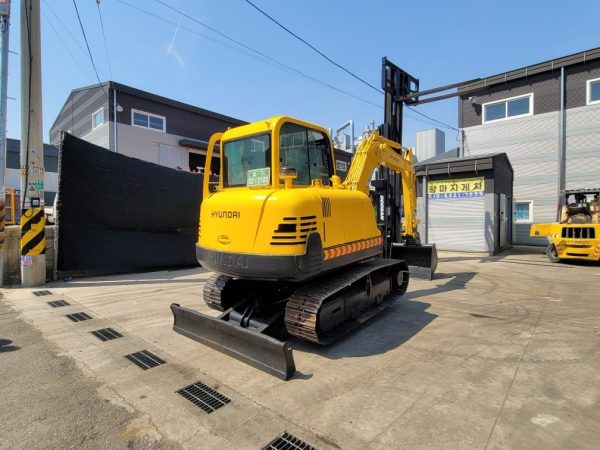 Hyundai Robex 555-7 Excavator - Image 8