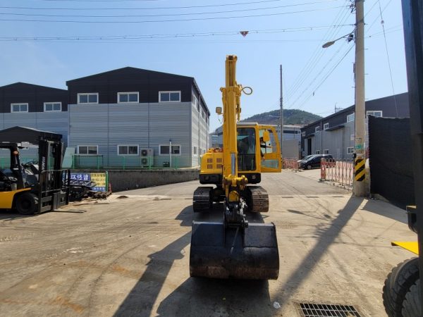 Hyundai Robex 555-7 Excavator - Image 10