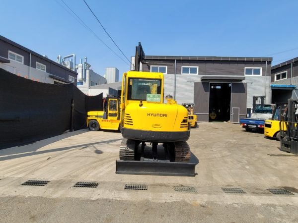 Hyundai Robex 555-7 Excavator - Image 3