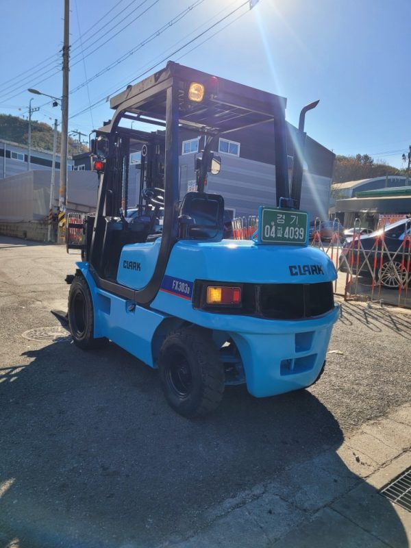Samsung FX 3-ton hinged used forklift - Image 11