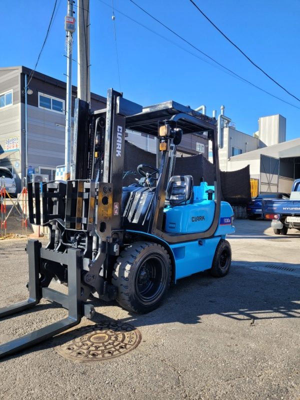 Samsung FX 3-ton hinged used forklift - Image 2