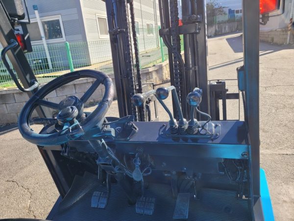 Samsung FX 3-ton hinged used forklift - Image 4