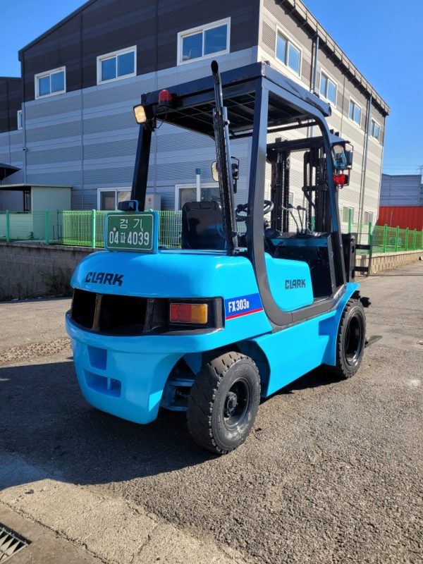 Samsung FX 3-ton hinged used forklift - Image 6