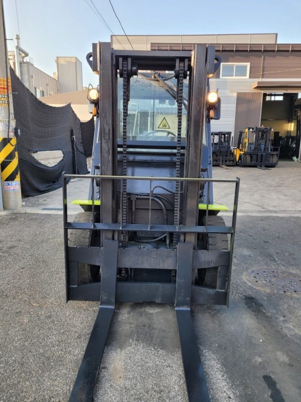 Samsung FX 4-ton used forklift - Image 4
