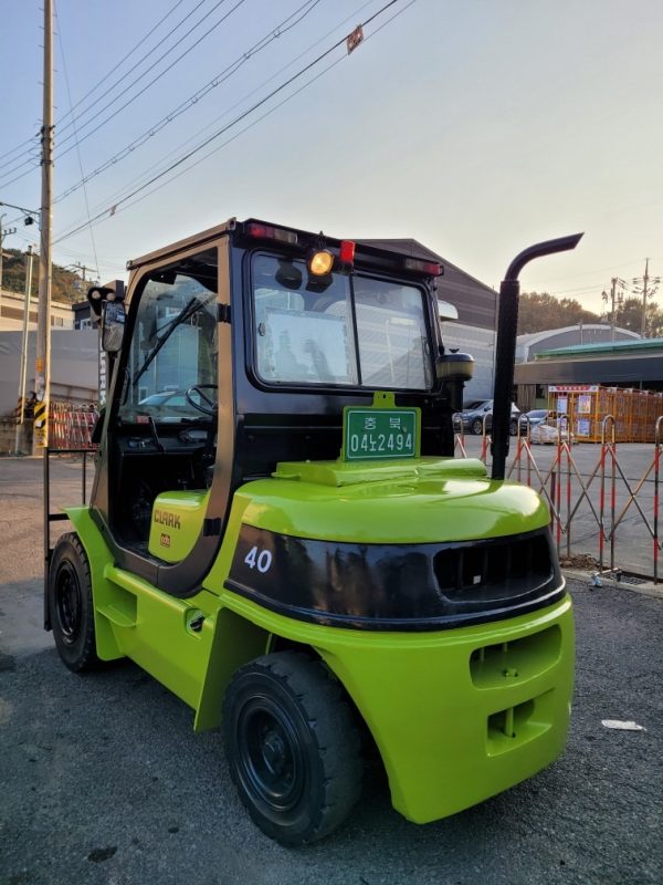 Samsung FX 4-ton used forklift - Image 2